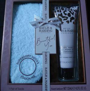💥NEW💥 Super soft socks & foot lotion